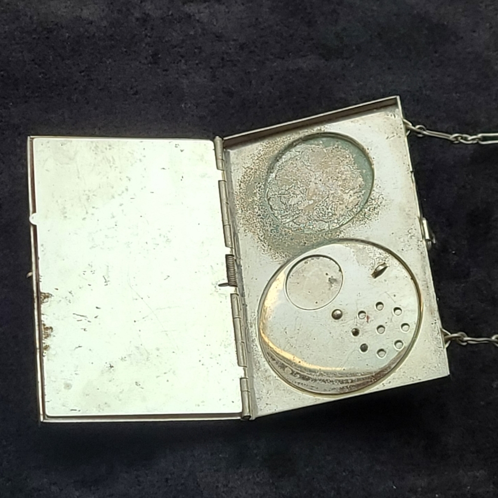 Edwardian Guilloche purse makeup compact - Picture 9 of 12